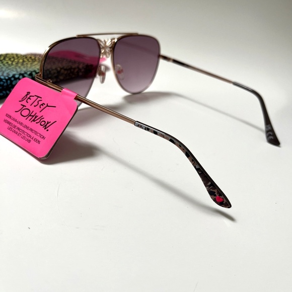 New Original BETSEY JOHNSON Butterfly Aviator Sunglasses + Pouch Gold Metal - Picture 4 of 8